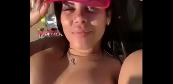  Kesha Ortega mostrando el papo